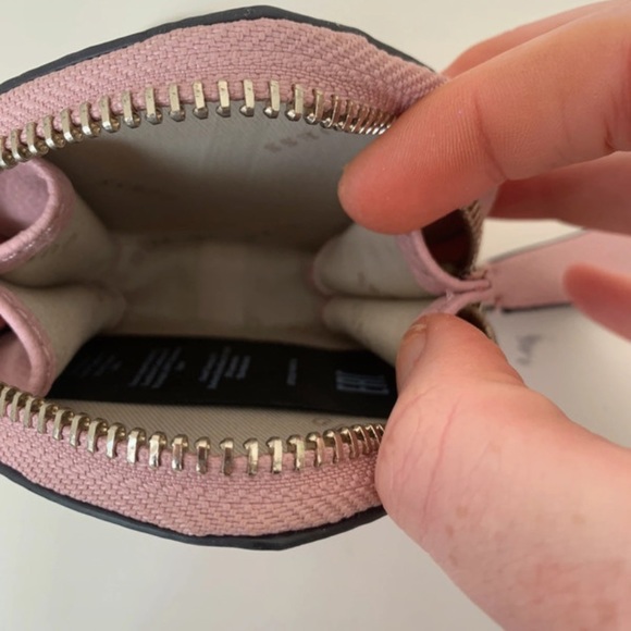 Guess purse - Picture 4 of 5